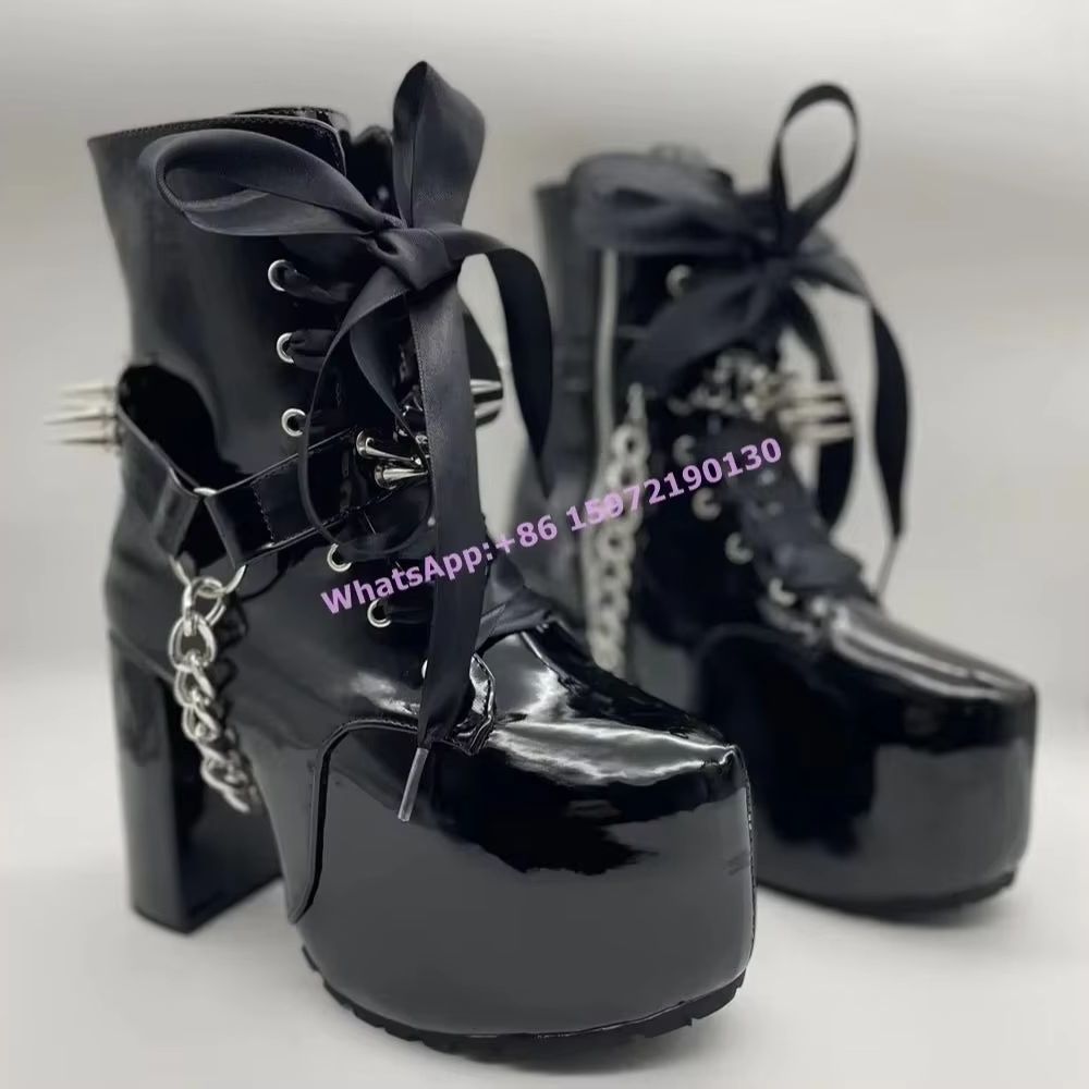 Botas negras con remaches y la - Ribbon Tie Heel reseña y precio