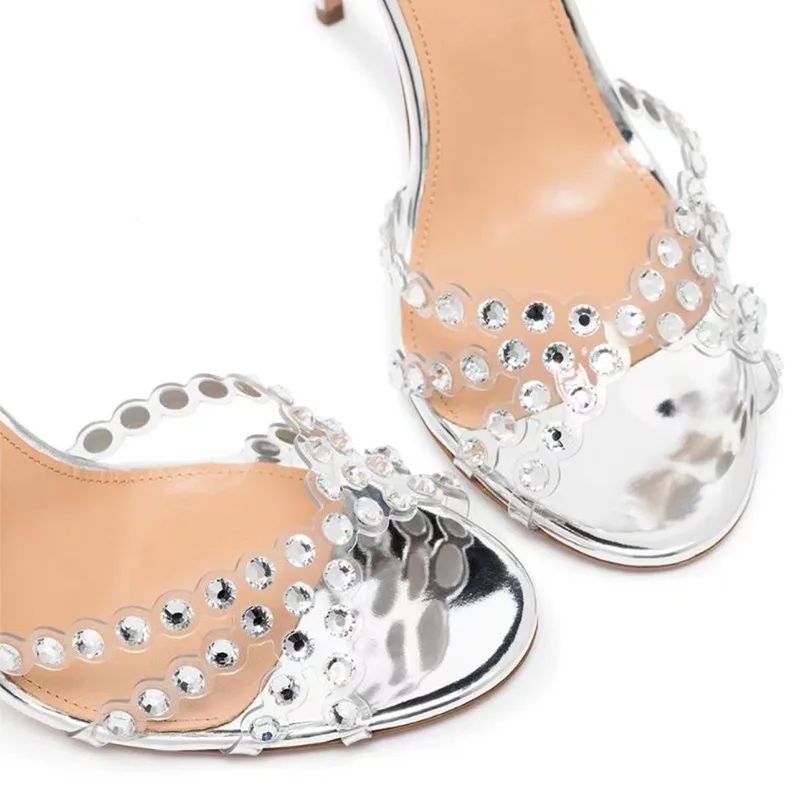 Sandalias de tacón plateado de - Platform Mule Heel reseña y precio